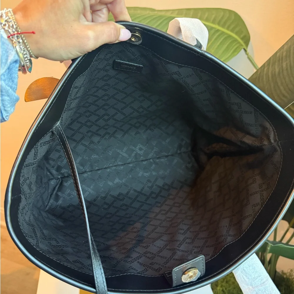 Versace ‘La Greca’ Signature Tote - Picture 9 of 10